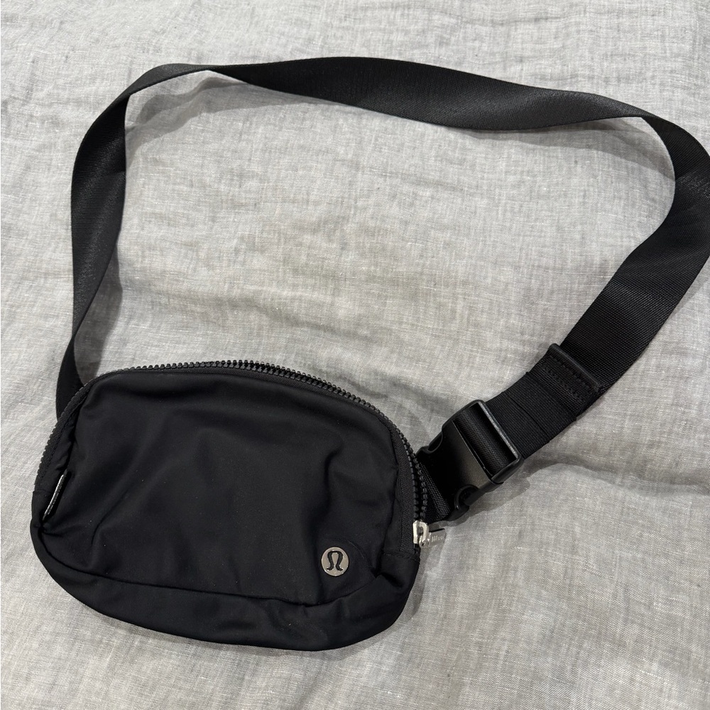 lululemon athletica Black Waist/Crossbody Belt Bag